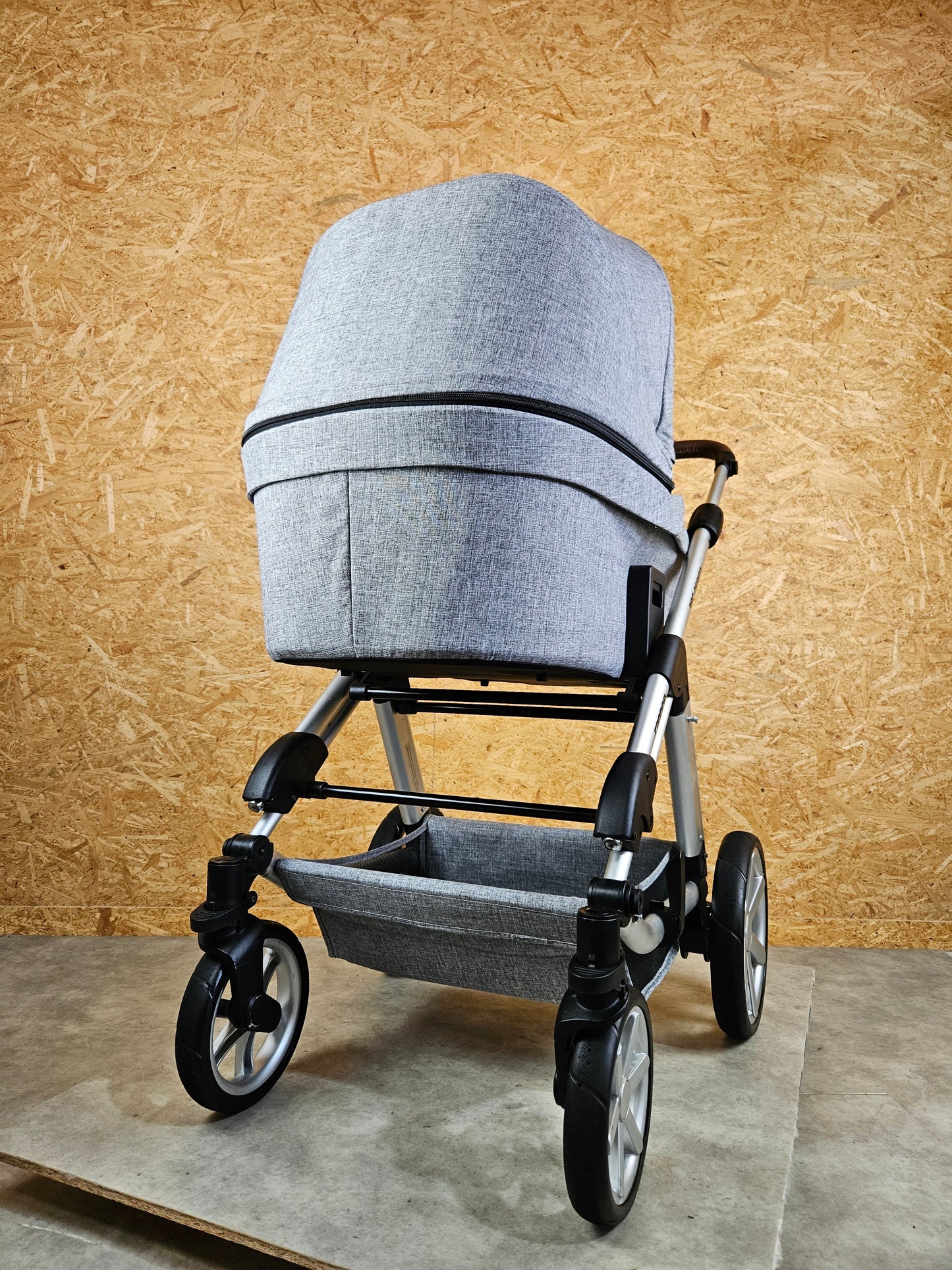 ABC Design - Condor 4 Kombikinderwagen (Sportsitz und Babywanne) inkl. Fußsack, Regenschirm u.v.m. - Grau in gutem Zustand