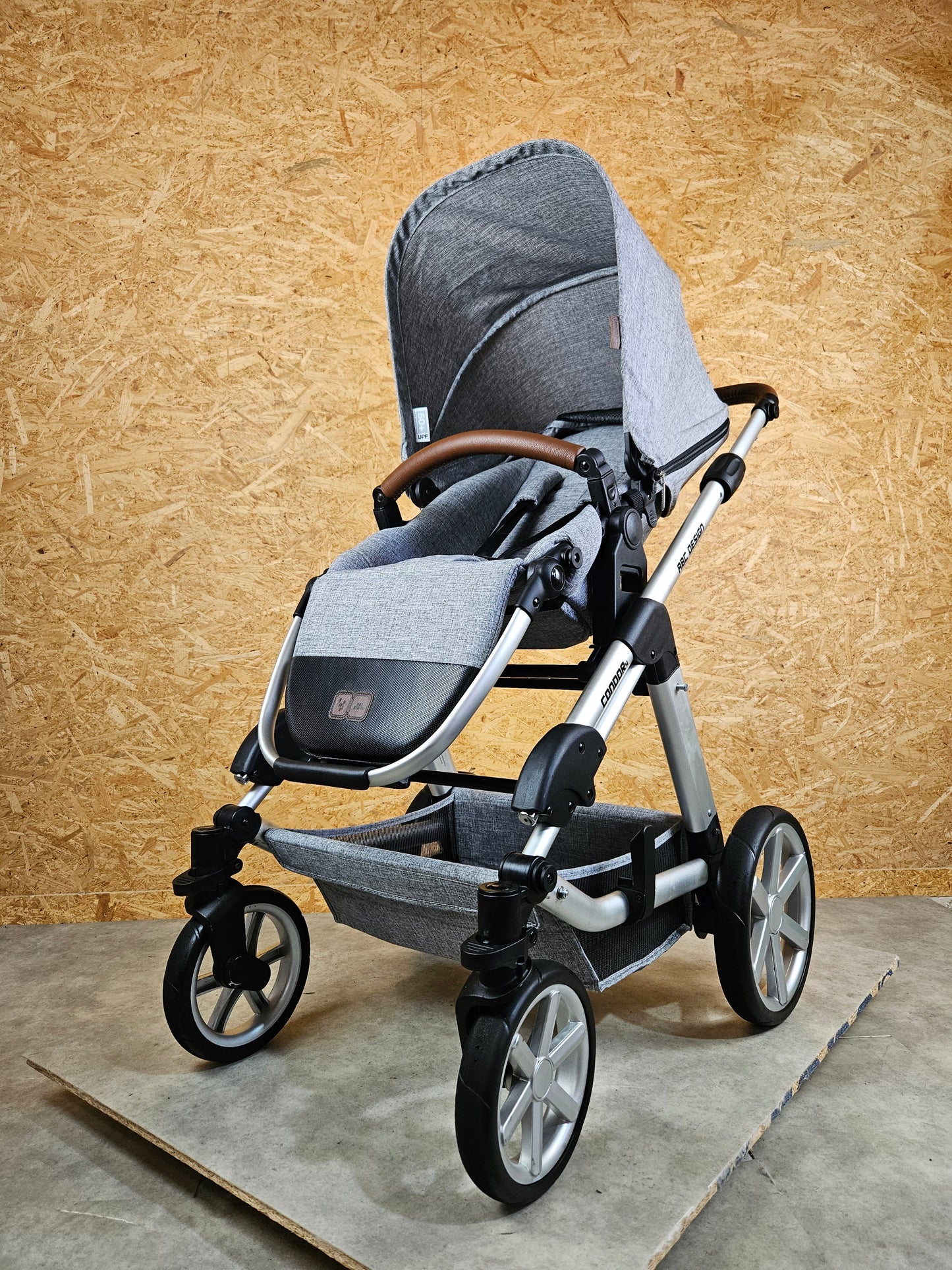 ABC Design - Condor 4 Kombikinderwagen (Sportsitz und Babywanne) inkl. Fußsack, Regenschirm u.v.m. - Grau in gutem Zustand