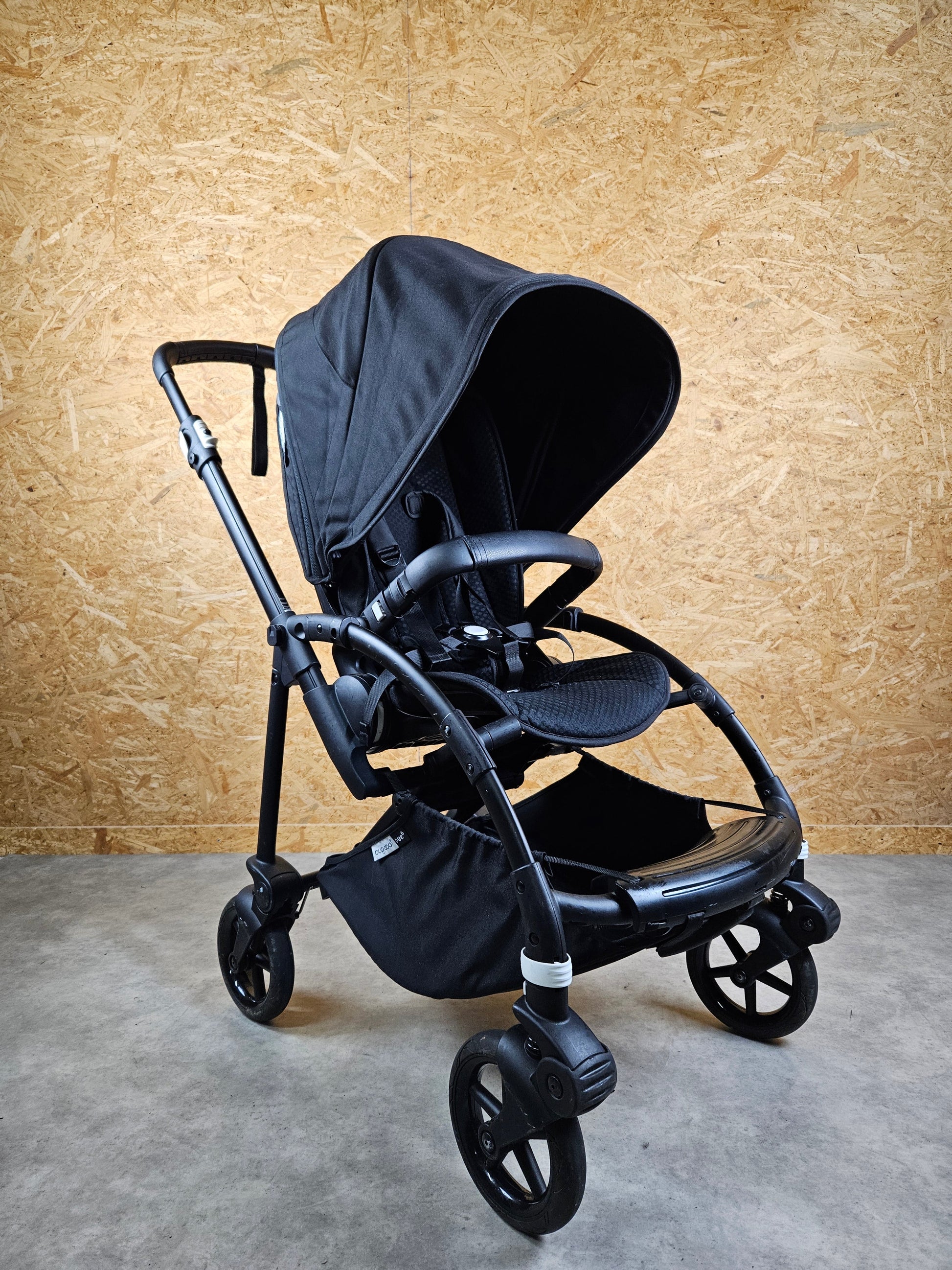 Bugaboo Bee 6 - Schwarz in sehr Gutem Zustand Kinderwagen 1