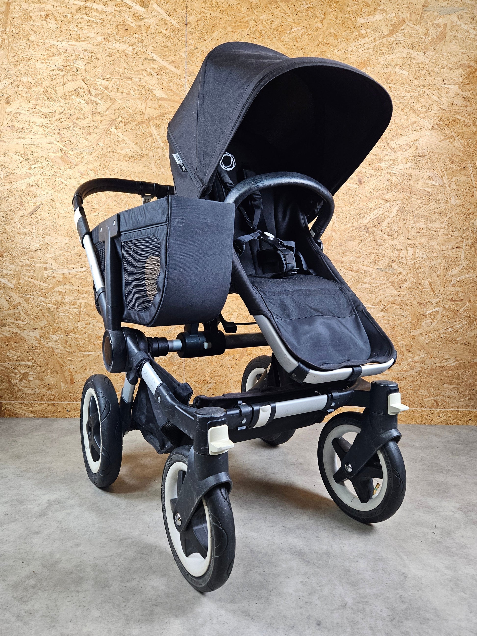 Bugaboo - Donkey Duo Kinderwagen (1 Liegewanne / 1 Sportsitz) Inkl. Seitliche Gepäcktasche - Schwarz in Gutem Zustand 2