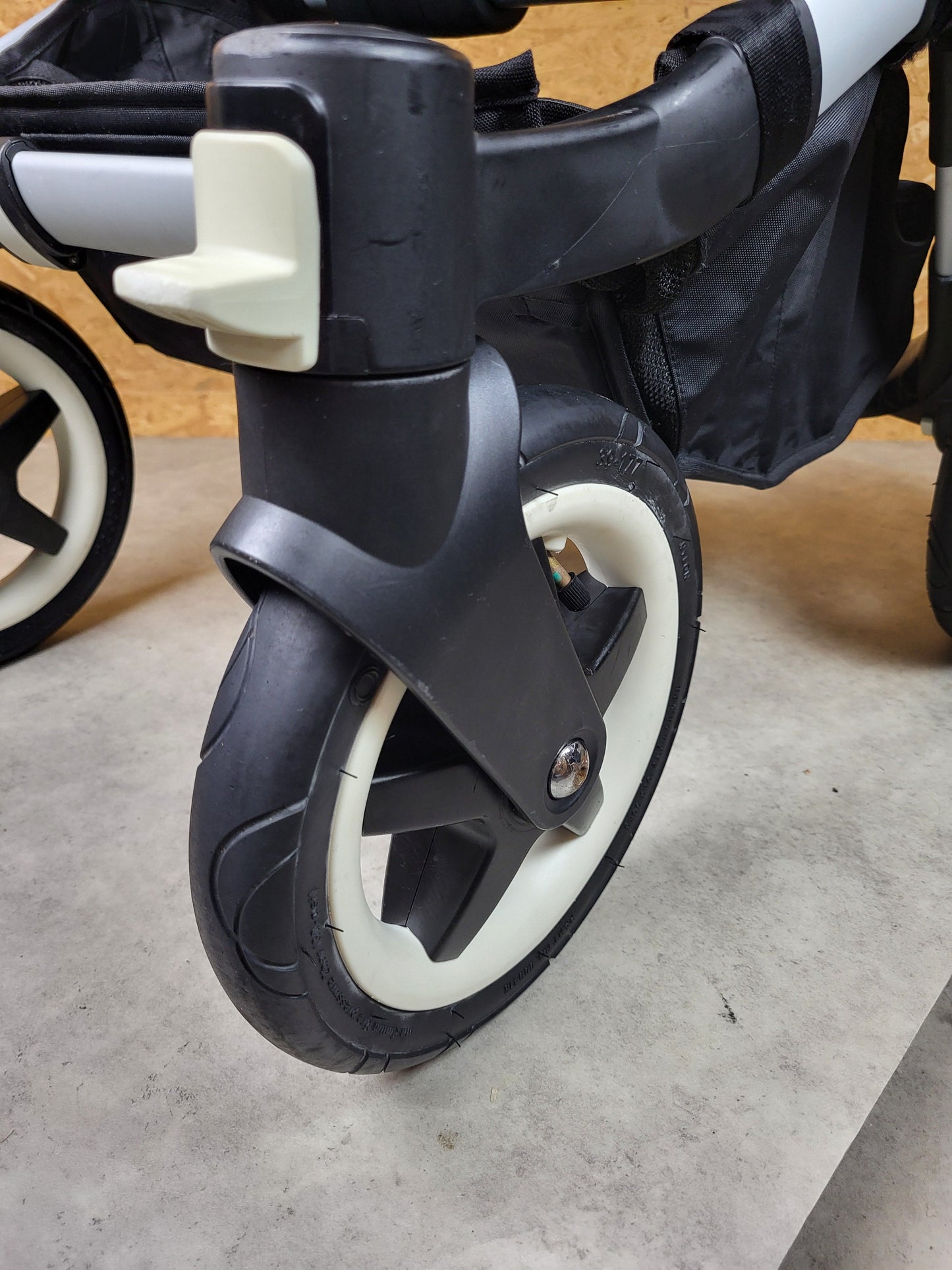 Bugaboo - Donkey Mono Kinderwagen (1 Liegewanne / 1 Sportsitz) inkl. seitliche Gepäcktasche - Weiß - in gutem Zustand