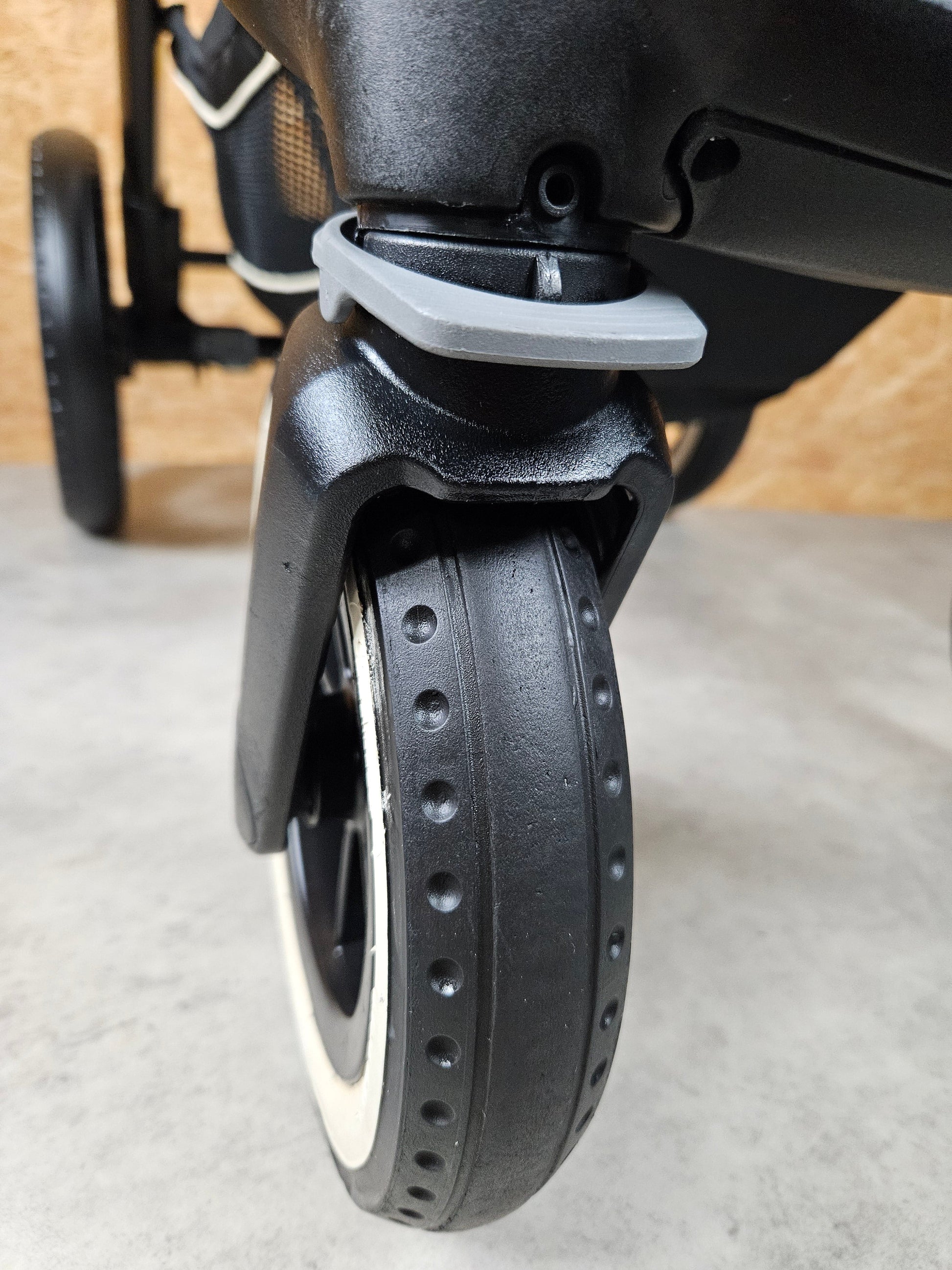 Emmaljunga - Nxt90 Flat Outdoor Kinderwagen (gestell und Babywanne) - Weiß in Gutem Zustand 9