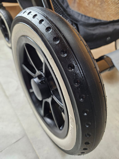 Emmaljunga - Nxt90 Flat Outdoor Kinderwagen (gestell und Babywanne) - Weiß in Gutem Zustand 5