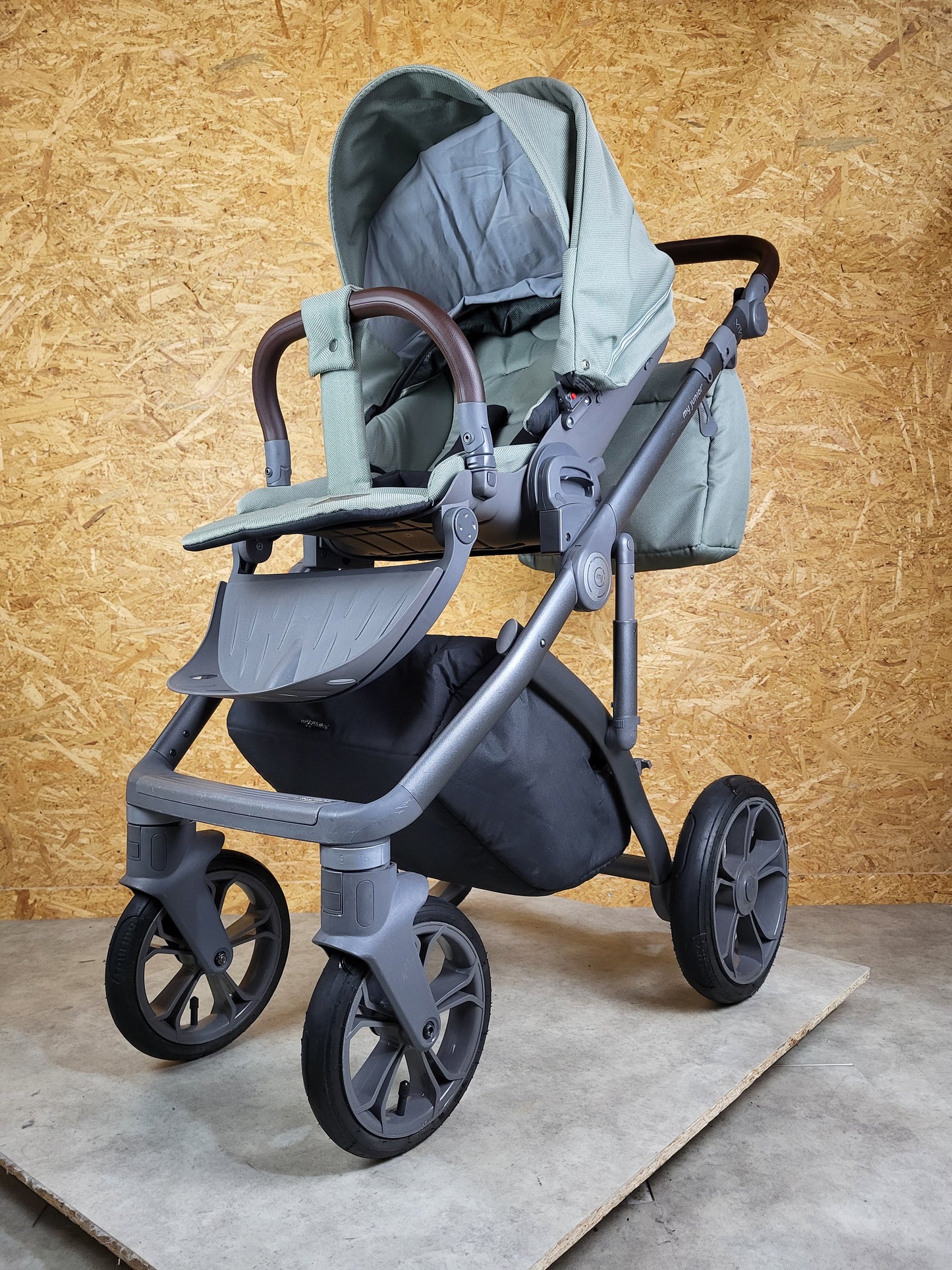 My Junior Vita Unique Kinderwagen - Grau Gestell - Hellgrün in gutem Zustand