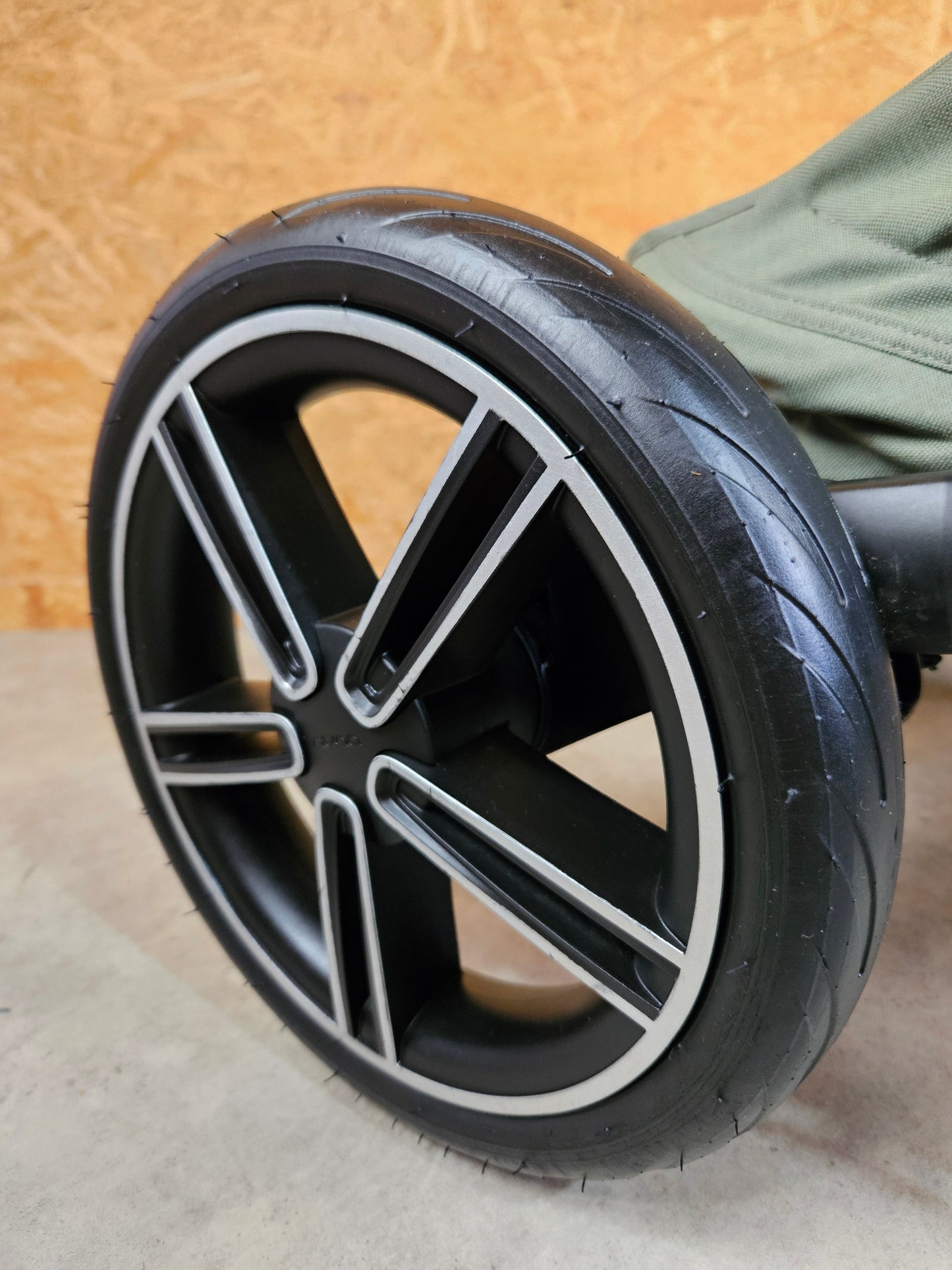 Nuna - Mixx next Magnet Birch Kombikinderwagen (Sportsitz und Babywanne) - Grün in sehr gutem Zustand