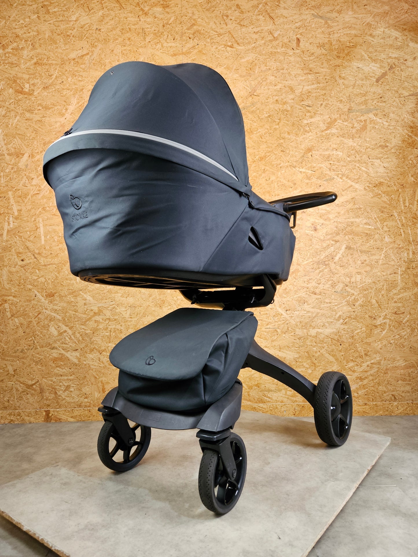 Stokke - Xplory Kombikinderwagen (Sportsitz und Babywanne) inkl. Zubehör - Schwarz in sehr gutem Zustand