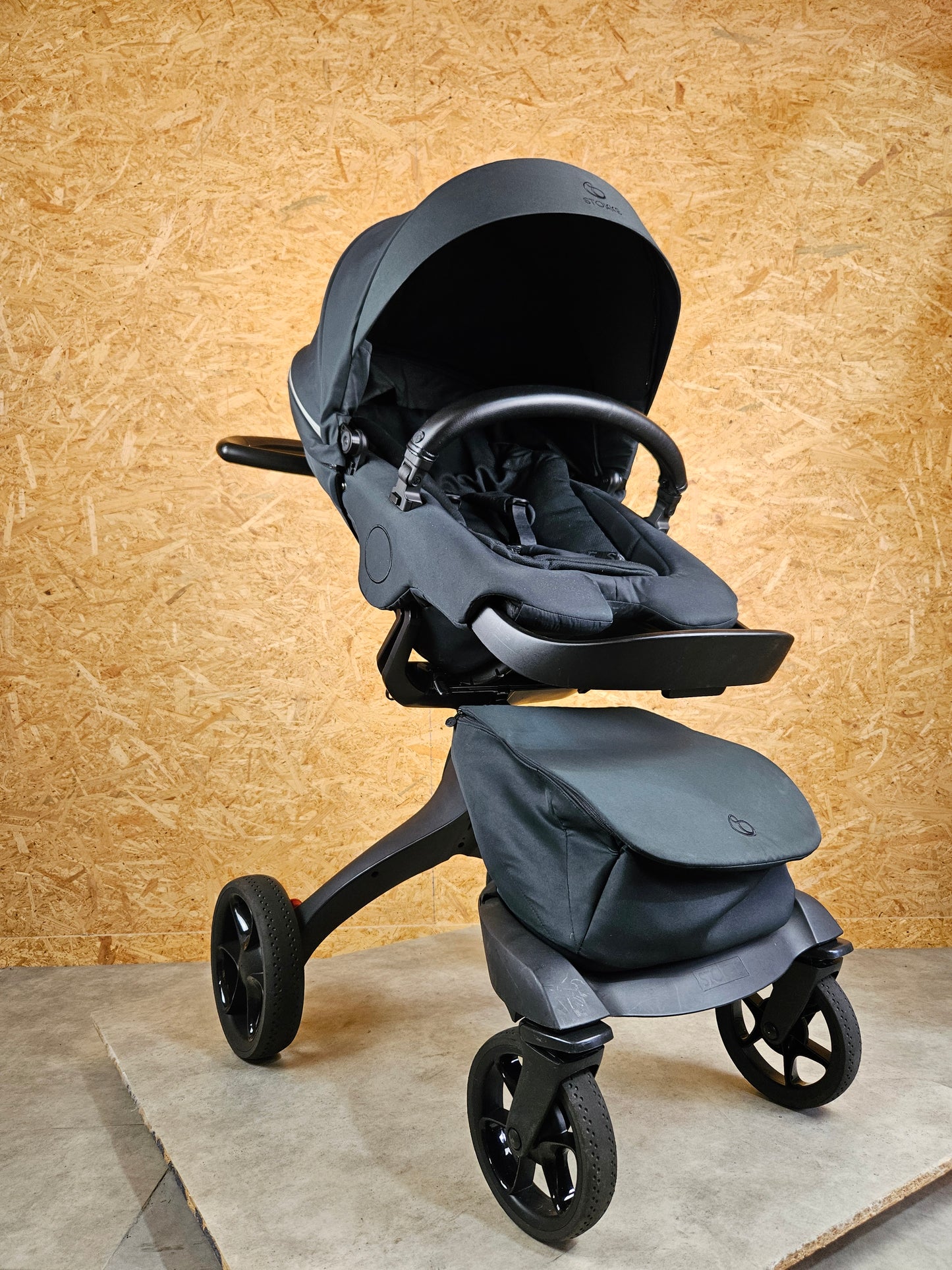Stokke - Xplory Kombikinderwagen (Sportsitz und Babywanne) inkl. Zubehör - Schwarz in sehr gutem Zustand