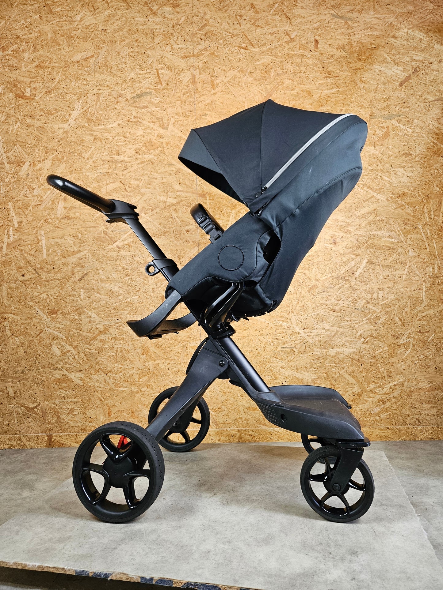 Stokke - Xplory Kombikinderwagen (Sportsitz und Babywanne) inkl. Zubehör - Schwarz in sehr gutem Zustand