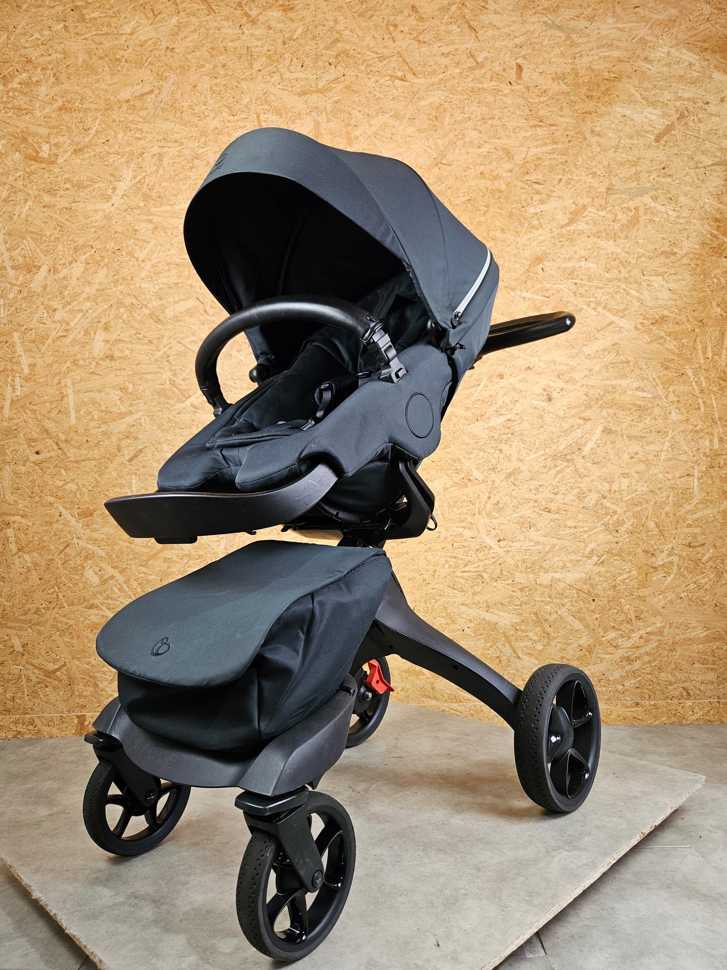 Stokke - Xplory Kombikinderwagen (Sportsitz und Babywanne) inkl. Zubehör - Schwarz in sehr gutem Zustand