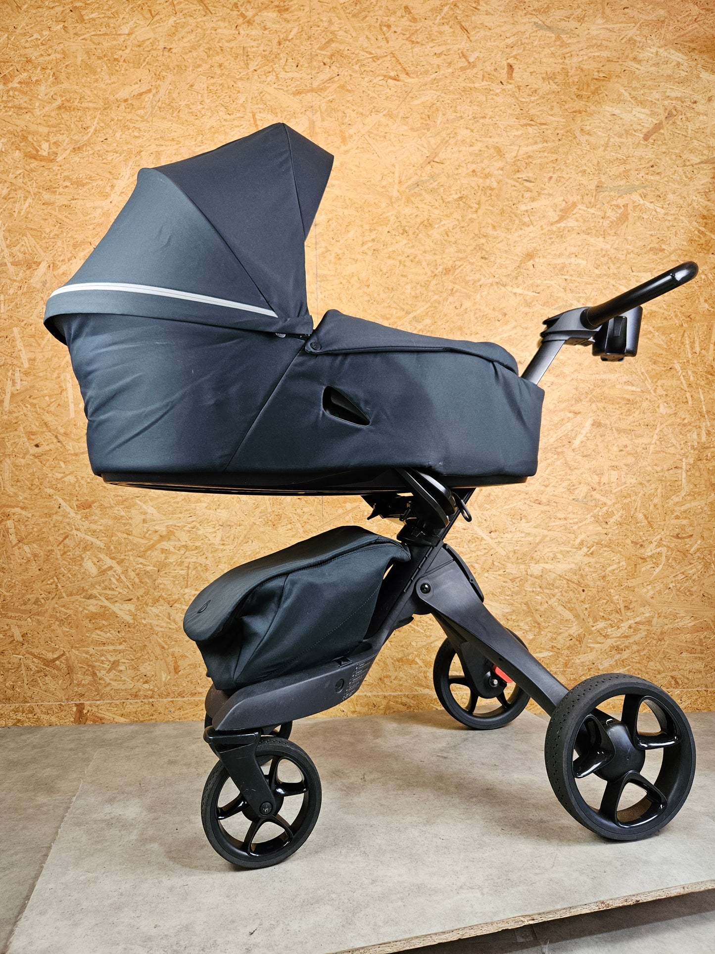 Stokke - Xplory Kombikinderwagen (Sportsitz und Babywanne) inkl. Zubehör - Schwarz in sehr gutem Zustand