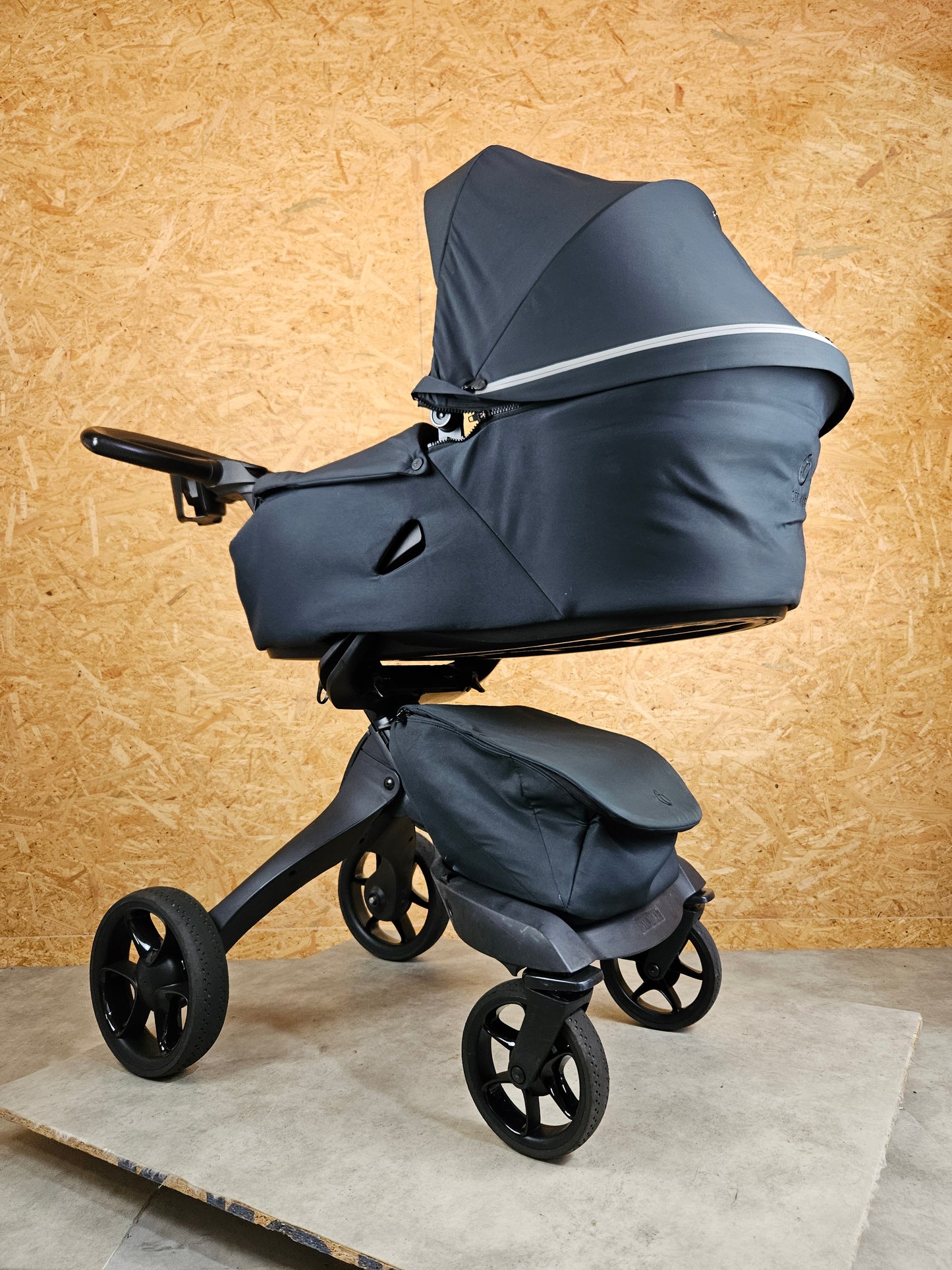 Stokke - Xplory Kombikinderwagen (Sportsitz und Babywanne) inkl. Zubehör - Schwarz in sehr gutem Zustand