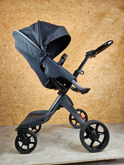 Stokke - Xplory Kombikinderwagen (Sportsitz und Babywanne) inkl. Zubehör - Schwarz in sehr gutem Zustand