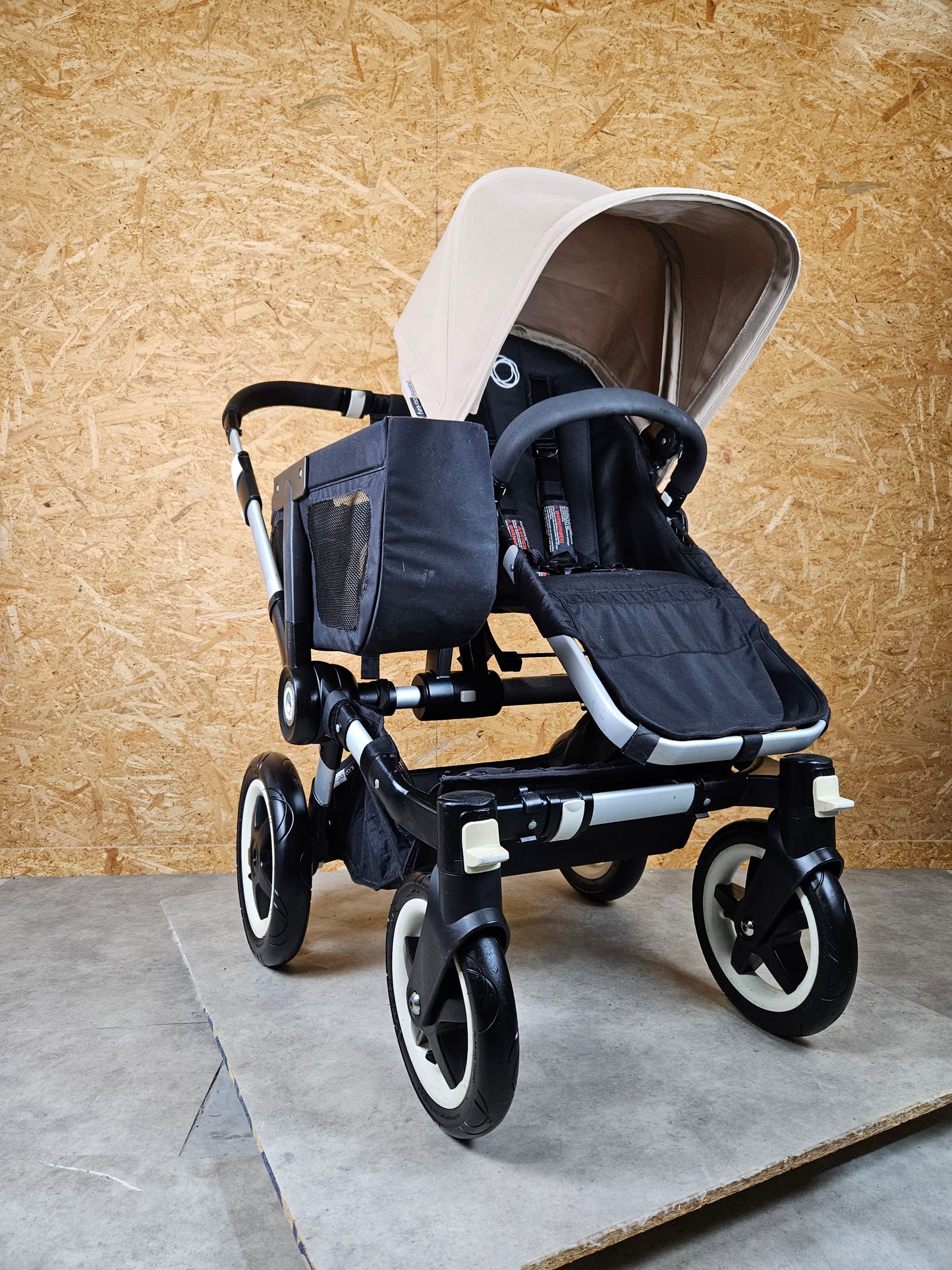 Bugaboo - Donkey Duo Kinderwagen (1 Liegewanne / 2 Sportsitze) inkl. seitliche Gepäcktasche - Ivory - in gutem Zustand