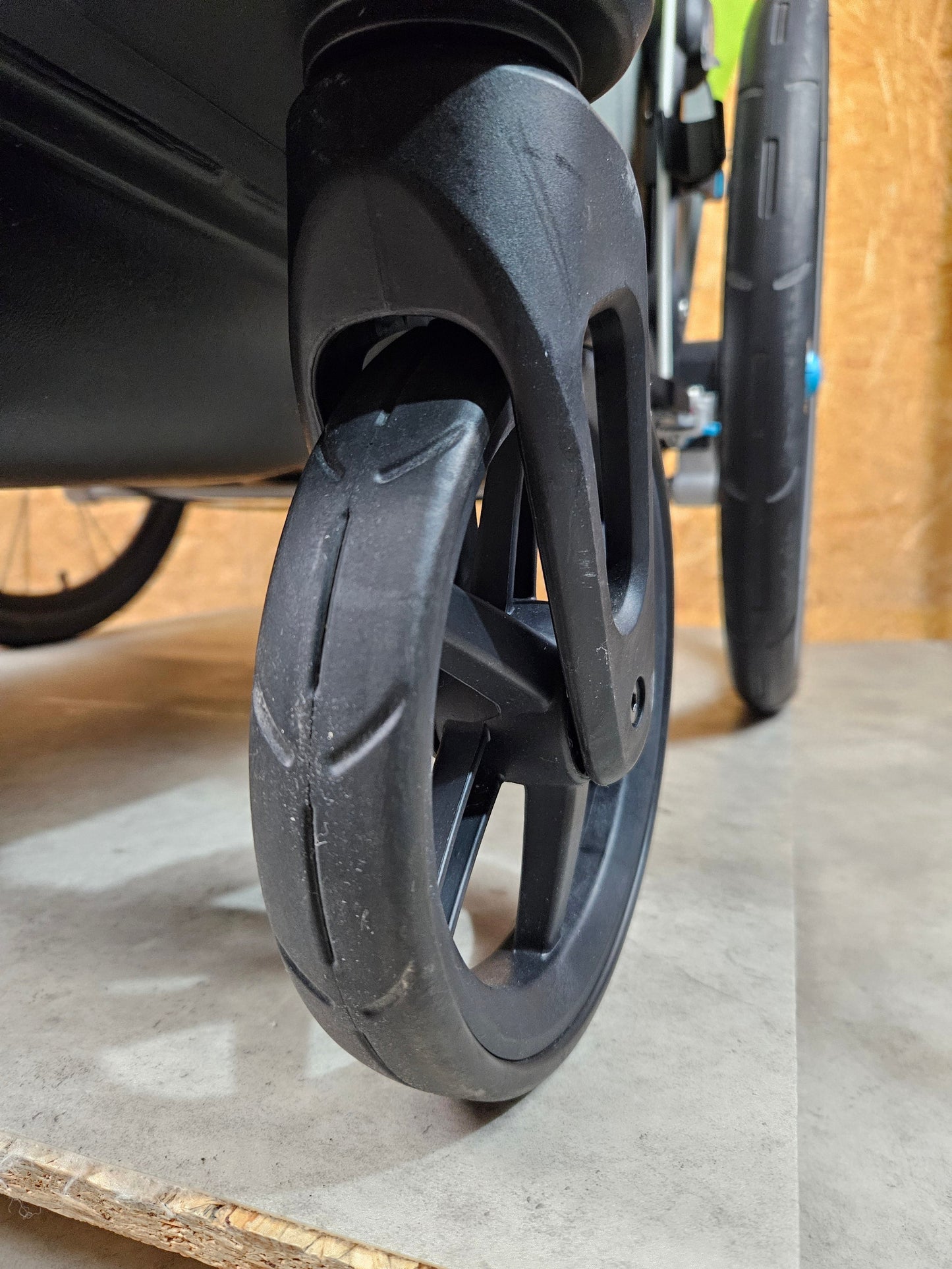 Thule - Cab 2 Fahrradanhänger - Grün in sehr Gutem Zustand 9